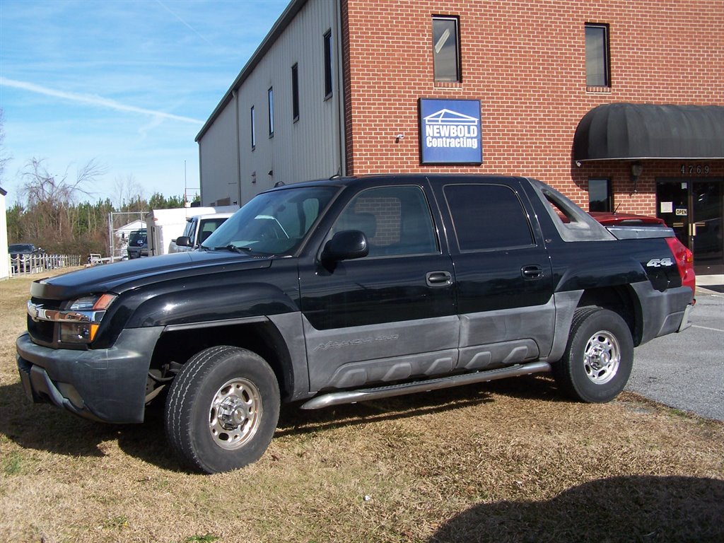 The 2005 Chevrolet Avalanche 2500 LS photos