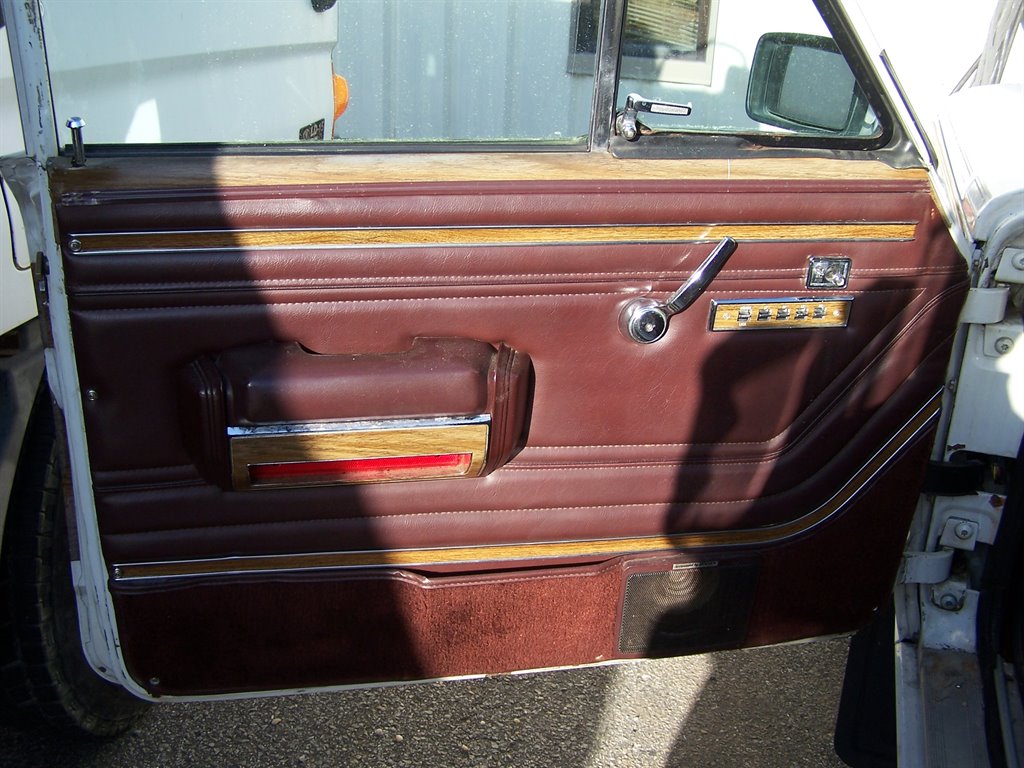 1989 Jeep Grand Wagoneer - $26,900