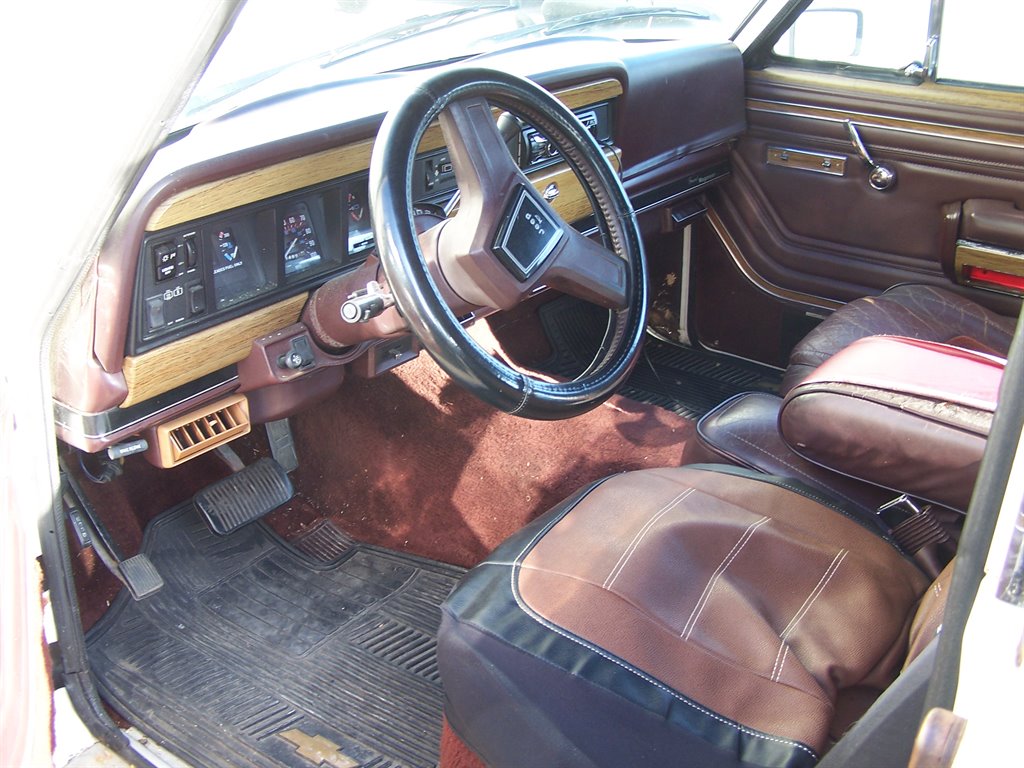 1989 Jeep Grand Wagoneer - $26,900