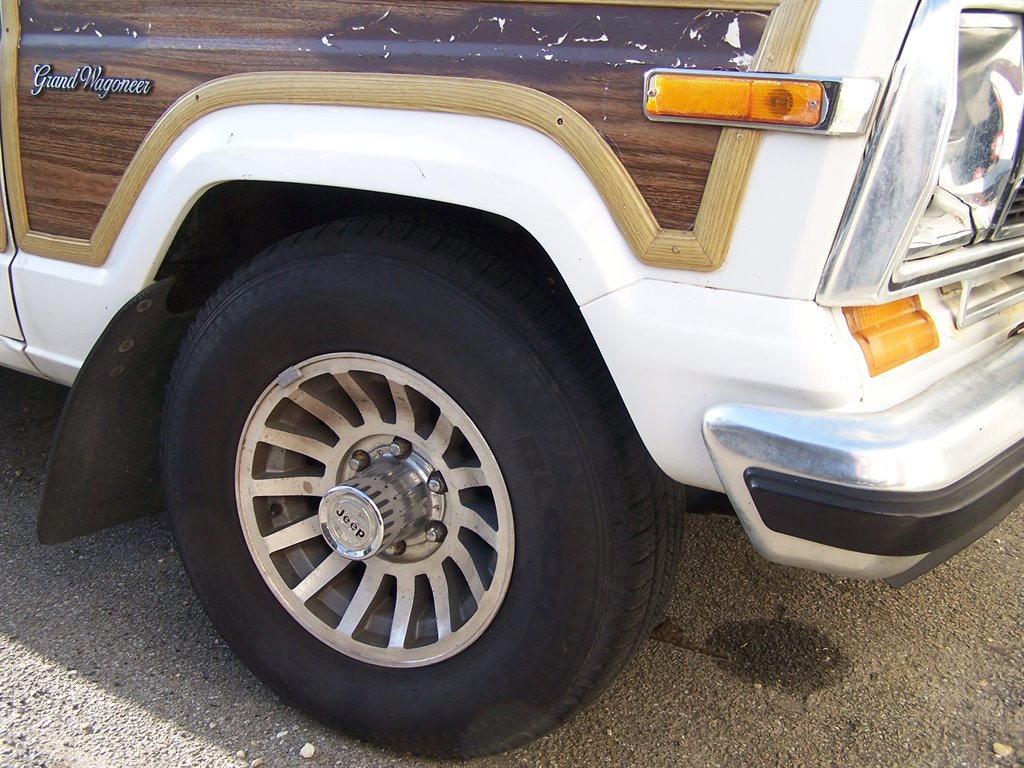 1989 Jeep Grand Wagoneer - $26,900