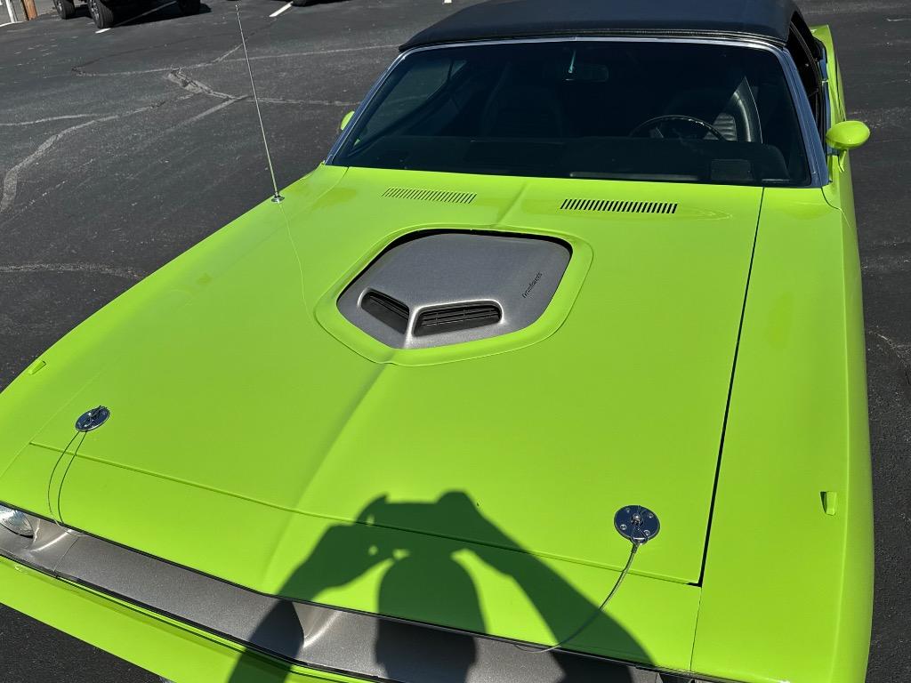 1970 Plymouth Cuda Convertible 528 CI Hemi-Resto mod 5 speed tremec - $149,900