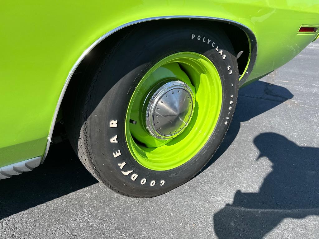 1970 Plymouth Cuda Convertible 528 CI Hemi-Resto mod 5 speed tremec - $149,900