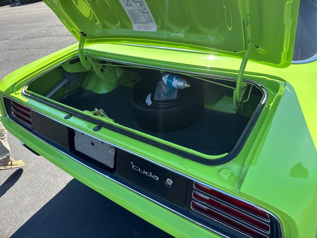 1970 Plymouth Cuda Convertible 528 CI Hemi-Resto mod 5 speed tremec - $149,900