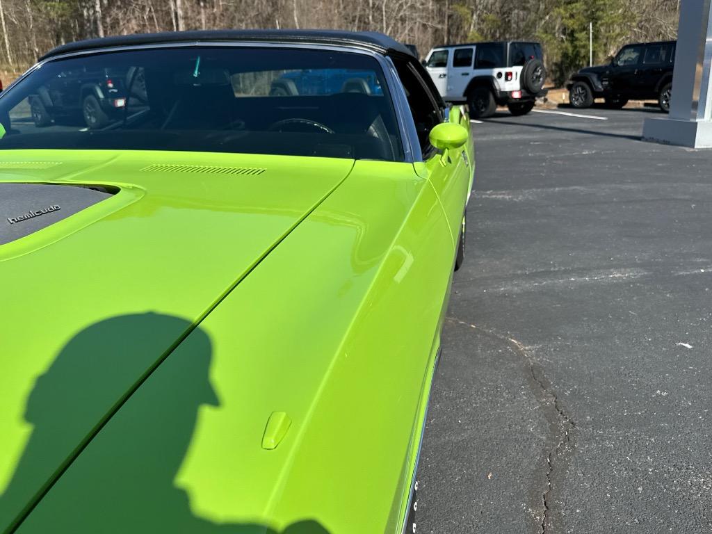 1970 Plymouth Cuda Convertible 528 CI Hemi-Resto mod 5 speed tremec - $149,900