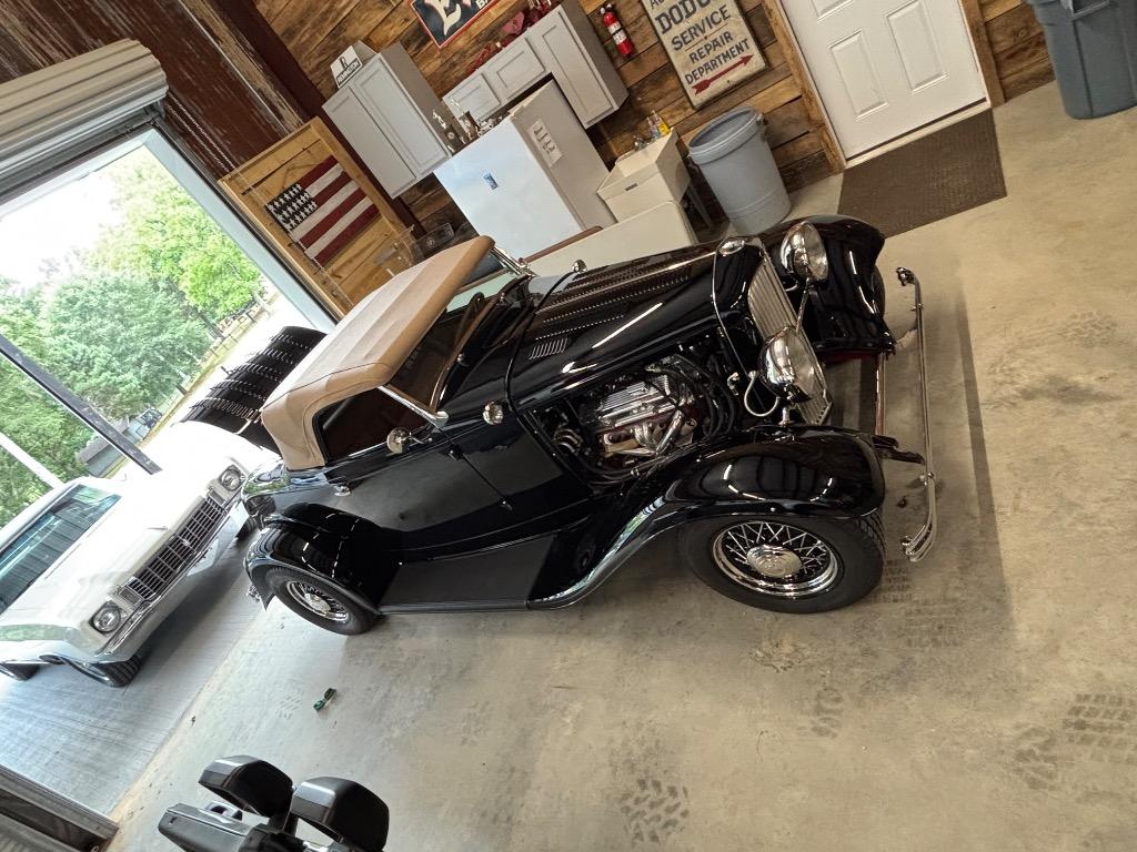 1932 Ford All steel Dearborn roadster,air condition, tube chassis, real convertible high class street rod - $110,000