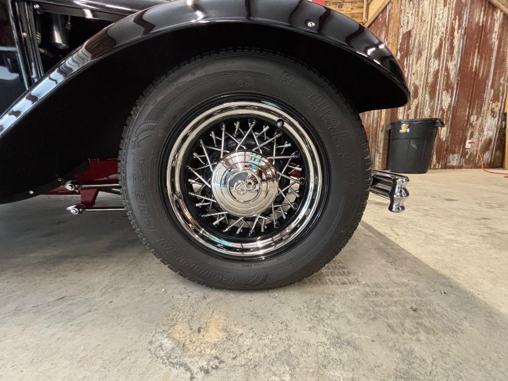 1932 Ford All steel Dearborn roadster,air condition, tube chassis, real convertible high class street rod - $110,000