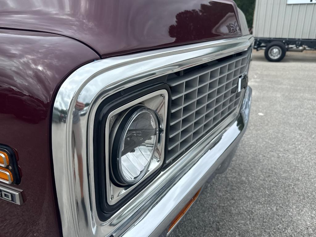 1972 Chevrolet Suburban - $89,900