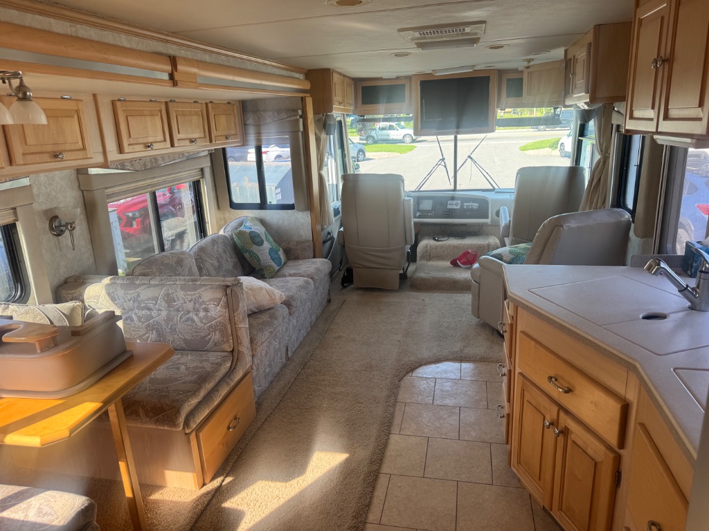2004 Workhorse W22 - $14,877