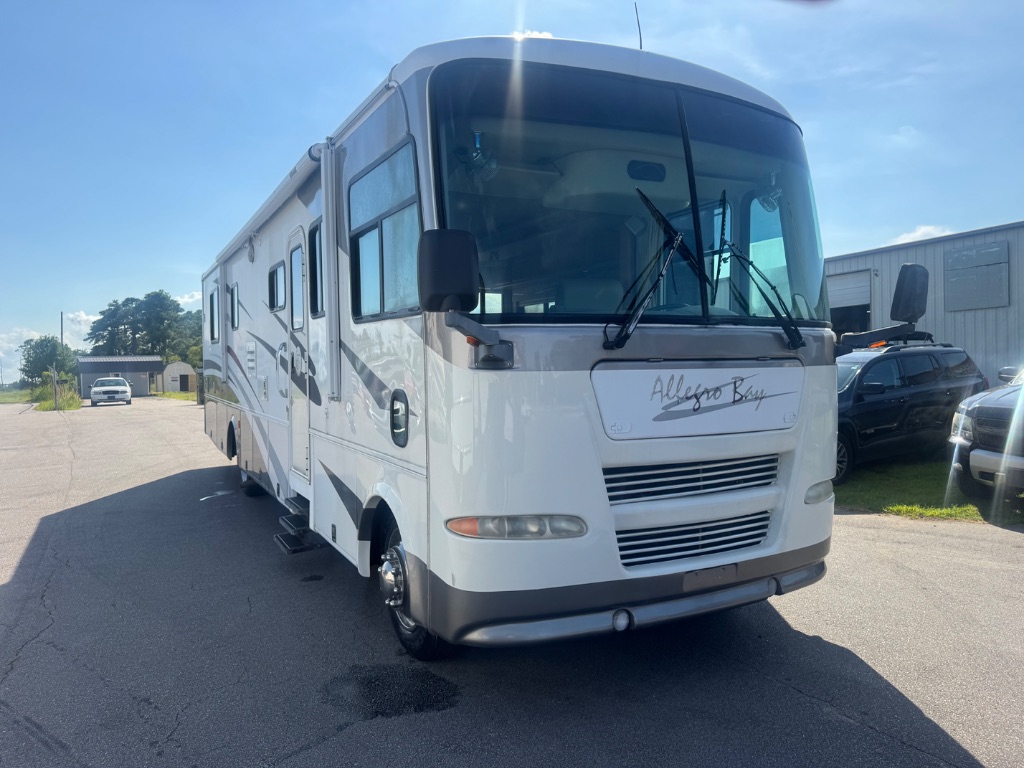 2004 Workhorse W22 - $14,877