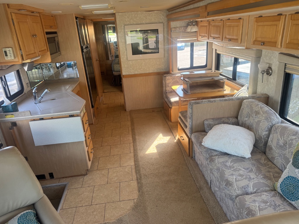2004 Workhorse W22 - $14,877