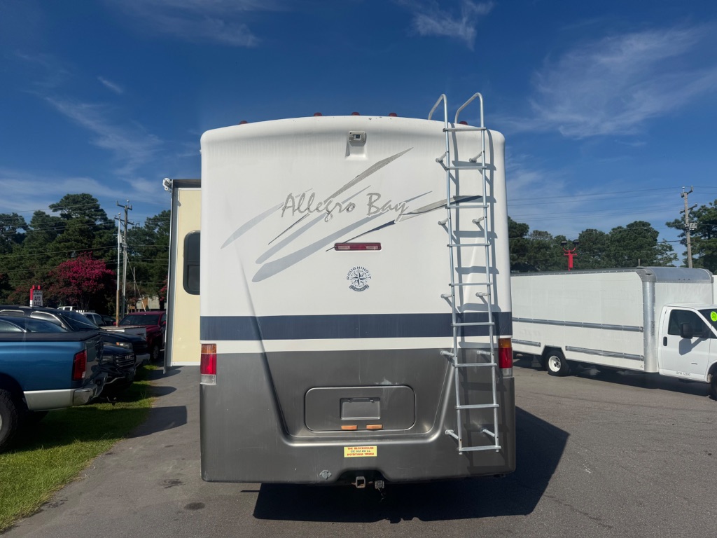 2004 Workhorse W22 - $14,877