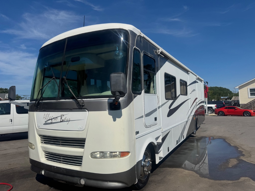 2004 Workhorse W22 - $14,877