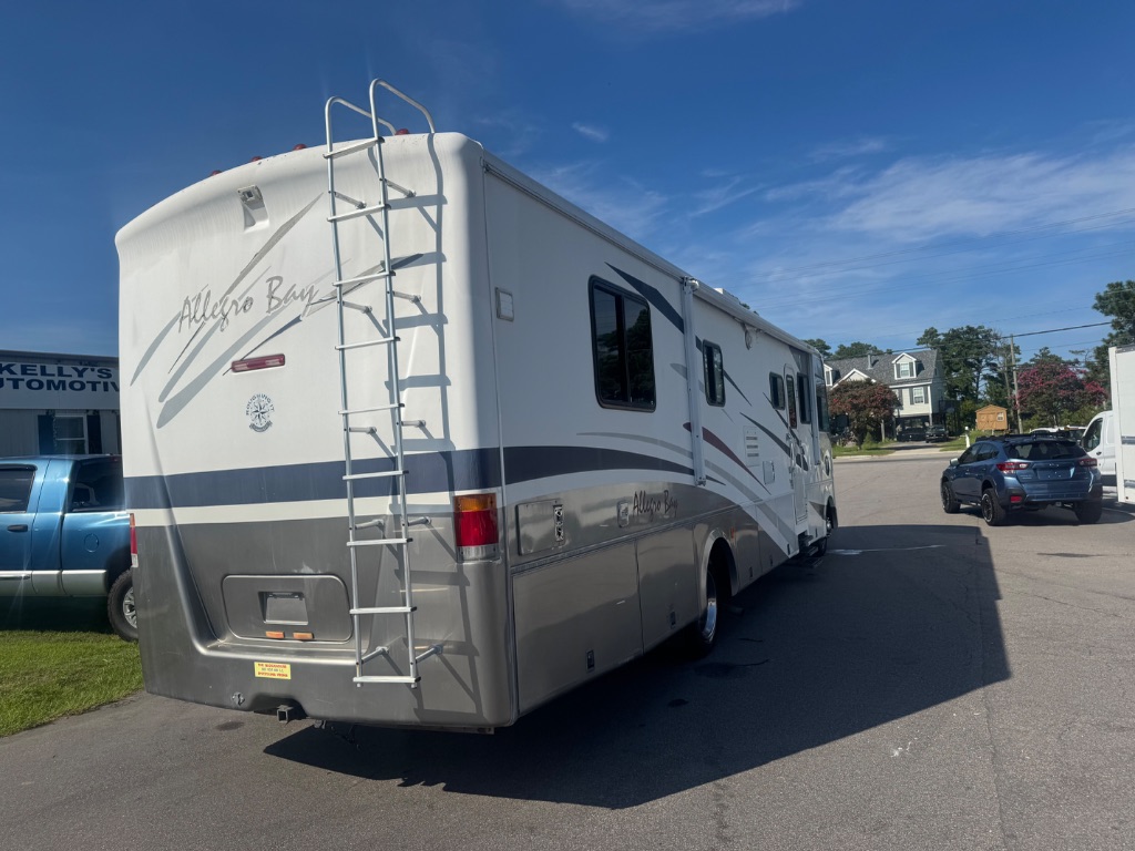 2004 Workhorse W22 - $14,877
