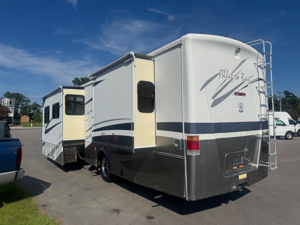 2004 Workhorse W22 - $14,877