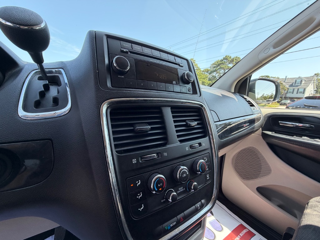 2014 Dodge Grand Caravan - $11,750