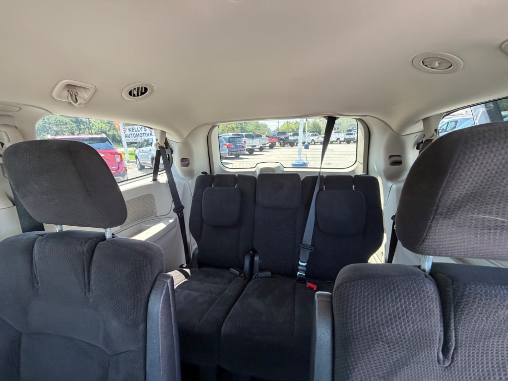 2014 Dodge Grand Caravan - $11,750