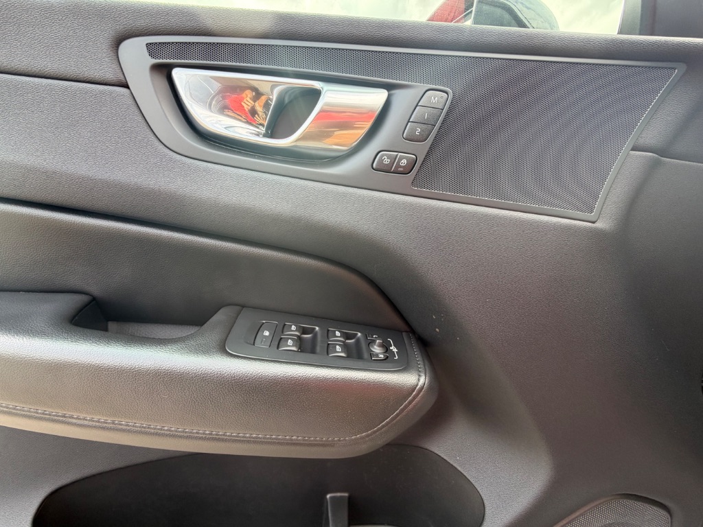 2023 Volvo XC60 - $23,189