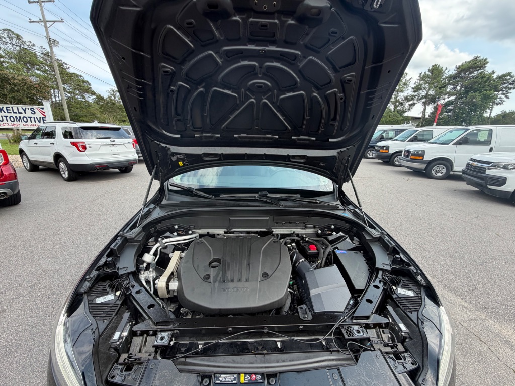 2023 Volvo XC60 - $23,189