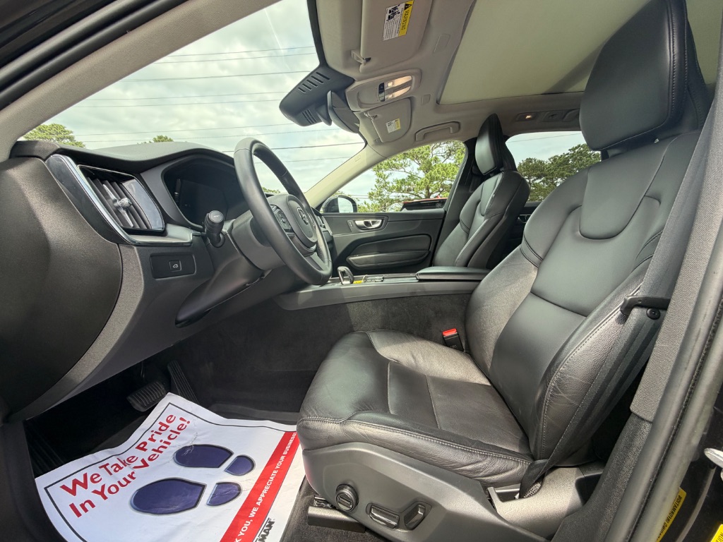 2023 Volvo XC60 - $23,189
