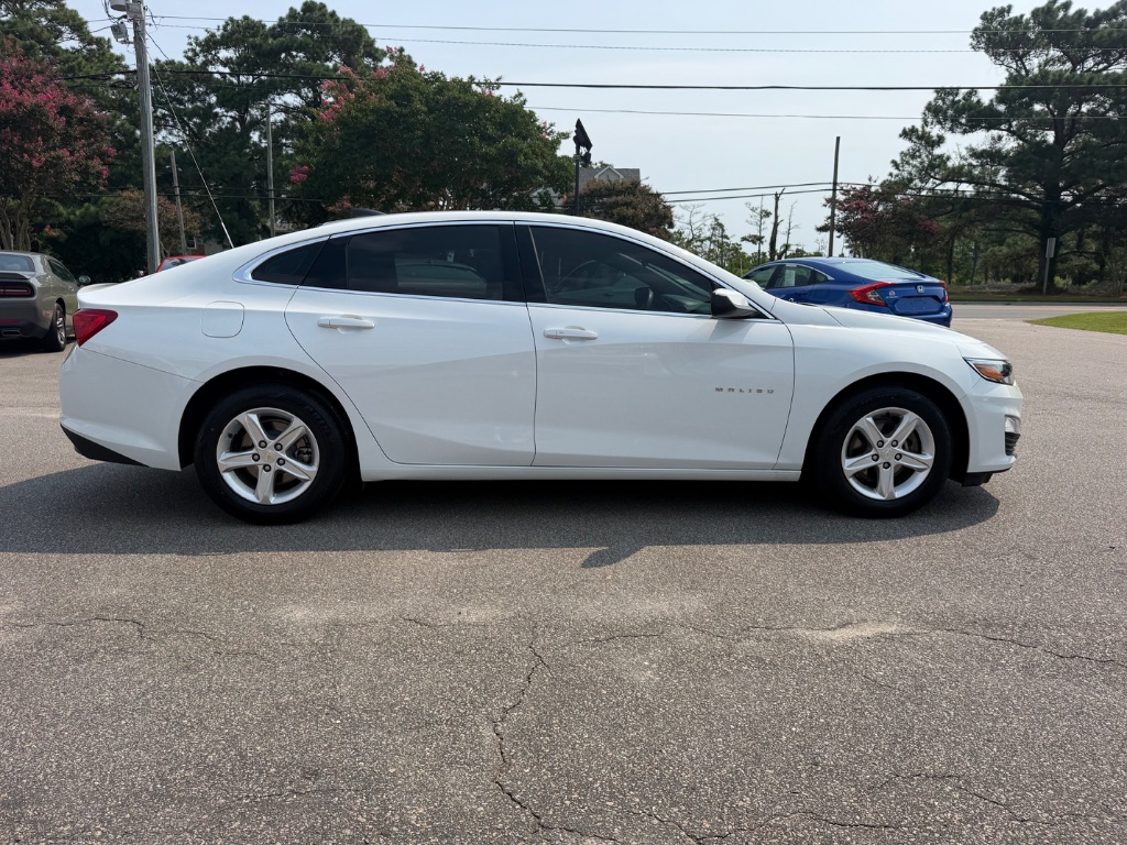 2023 Chevrolet Malibu - $17,327