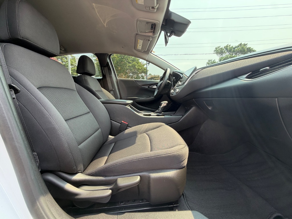 2023 Chevrolet Malibu - $17,327