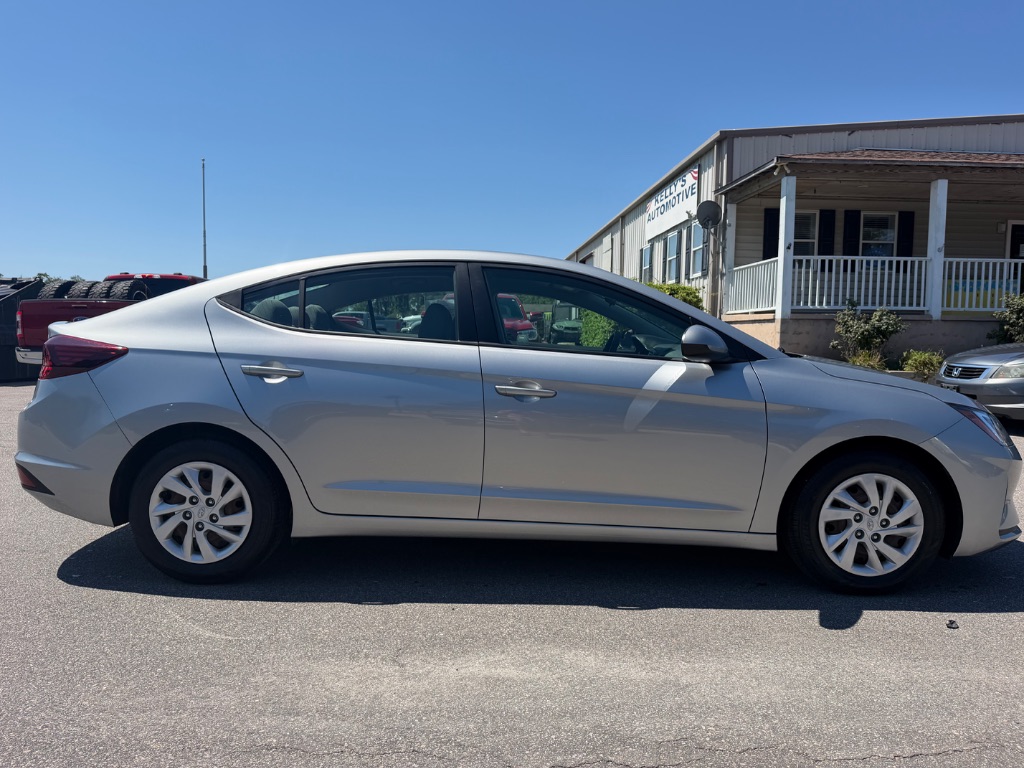 2020 Hyundai Elantra - $17,107