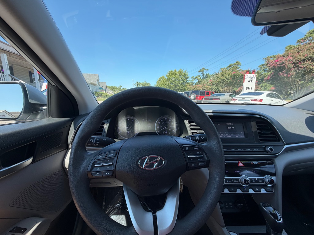 2020 Hyundai Elantra - $17,107