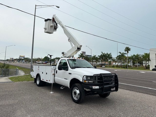 2003 Ford F-550 - $25,900