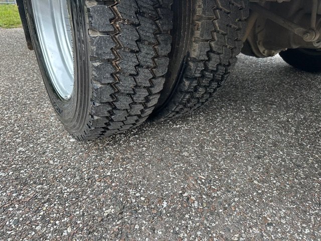 2003 Ford F-550 - $25,900