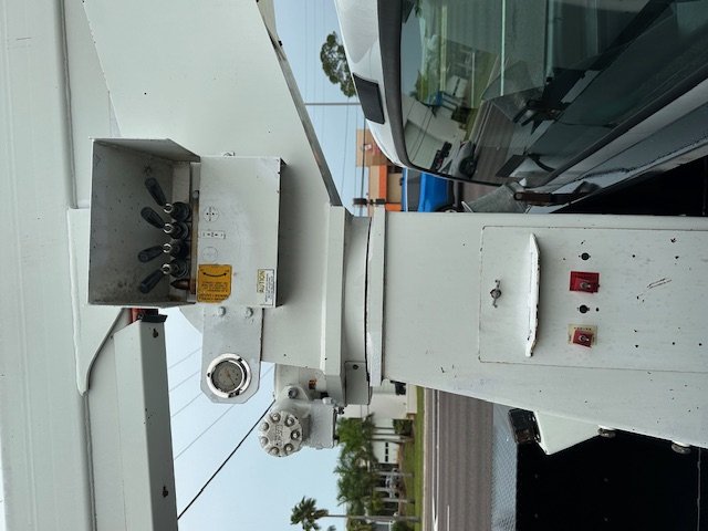 2003 Ford F-550 - $25,900