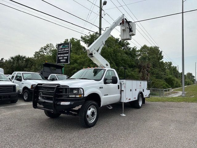 2003 Ford F-550 - $25,900
