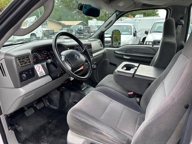 2003 Ford F-550 - $25,900
