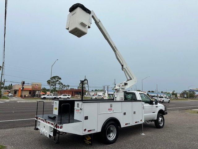 2003 Ford F-550 - $25,900