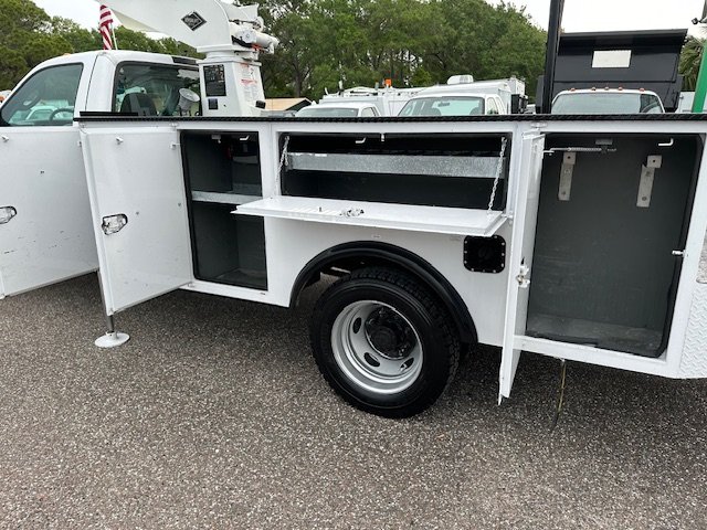 2003 Ford F-550 - $25,900