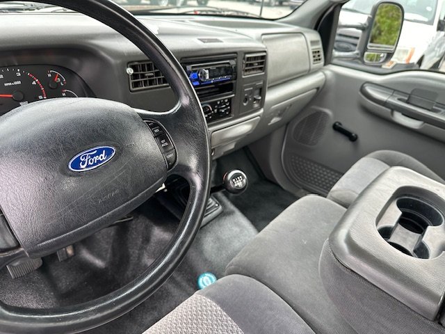 2003 Ford F-550 - $25,900