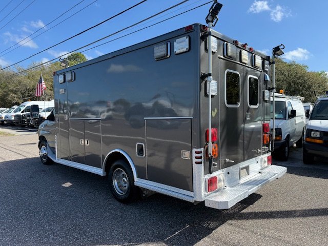 2000 Ford E-450 - $17,900