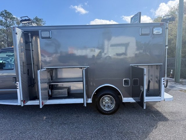 2000 Ford E-450 - $17,900