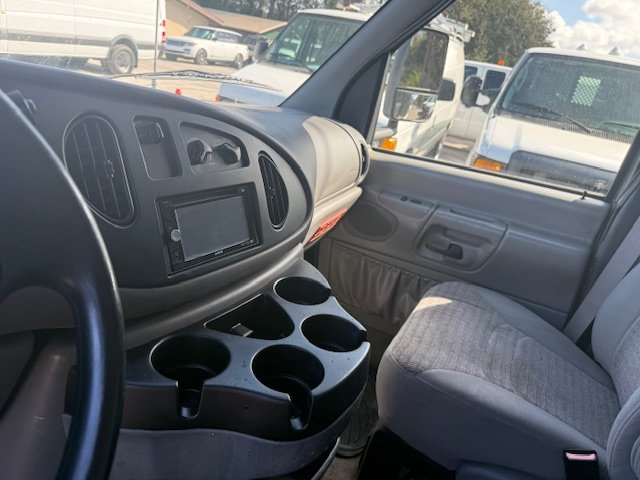 2000 Ford E-450 - $17,900
