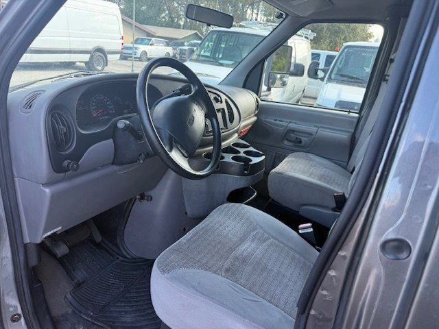 2000 Ford E-450 - $17,900