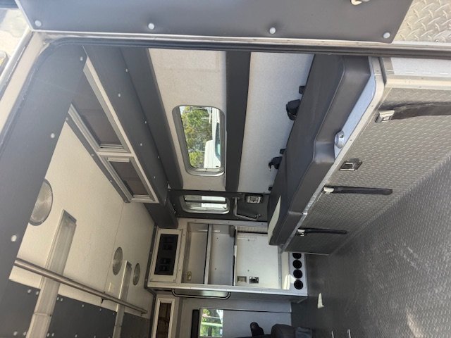 2000 Ford E-450 - $17,900
