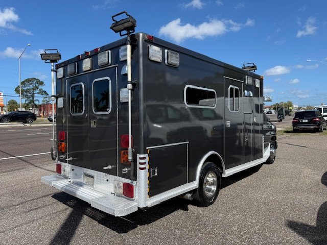 2000 Ford E-450 - $17,900