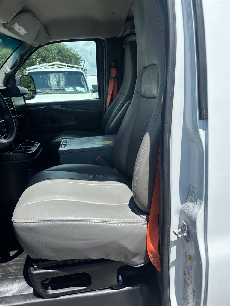 2015 Chevrolet Express - $13,900
