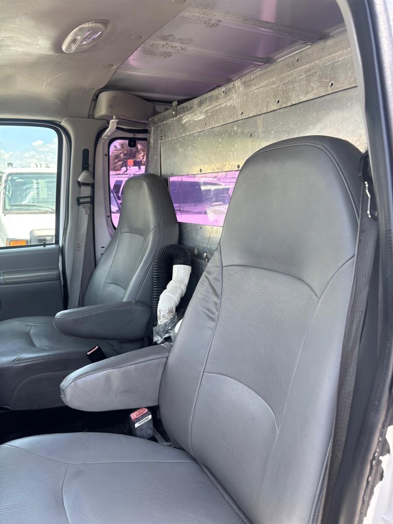 2006 Ford E-350 Super Duty - $11,900