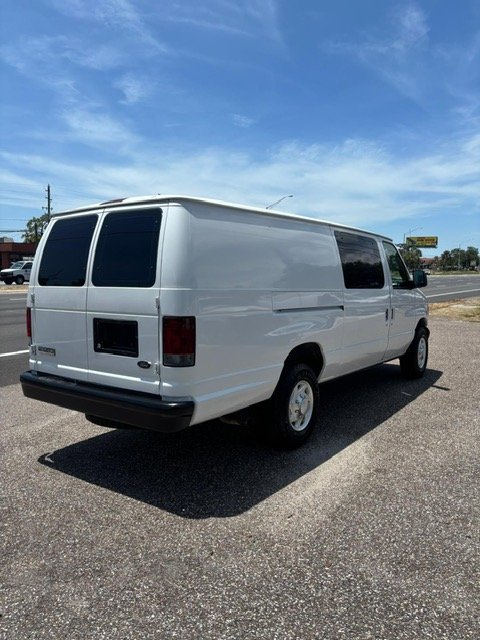 2006 Ford E-350 Super Duty - $11,900