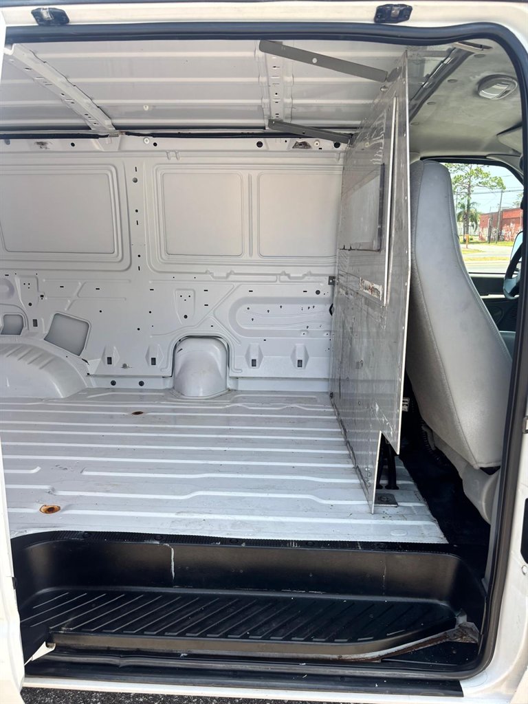 2006 Ford E-350 Super Duty - $11,900