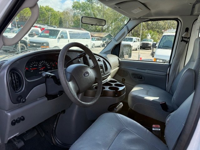 2006 Ford E-350 - $10,900