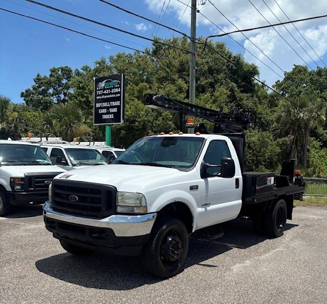 2004 Ford F-550 Super Duty - $21,900