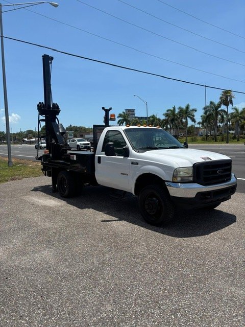 2004 Ford F-550 Super Duty - $21,900