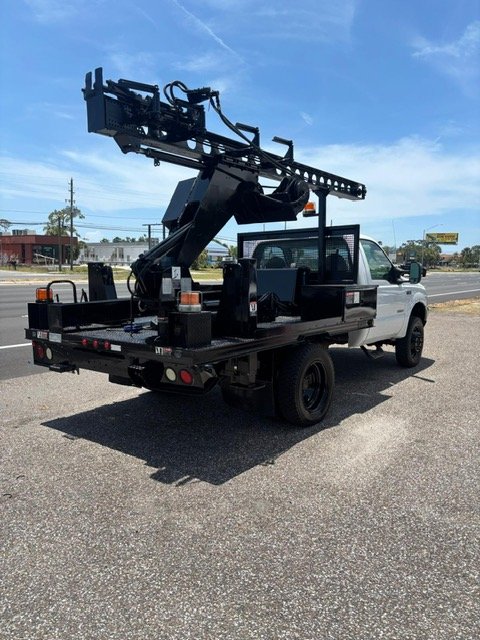 2004 Ford F-550 Super Duty - $21,900