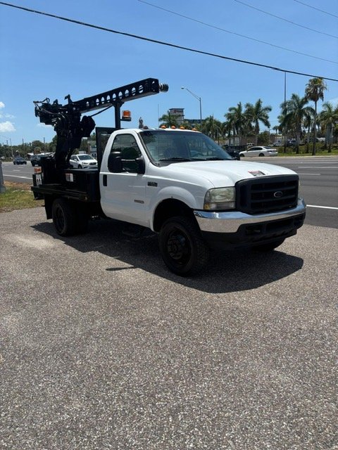2004 Ford F-550 Super Duty - $21,900